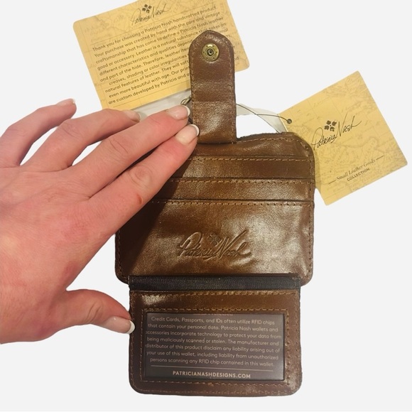 Patricia Nash Italian Sketchbook Tan Cassis Credit Card RFID Leather ID Case NWT - Picture 4 of 7